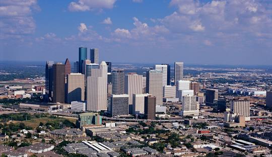 Image of D4 Mortgage team assisting clients with FHA and VA loan options in Harris County, TX.